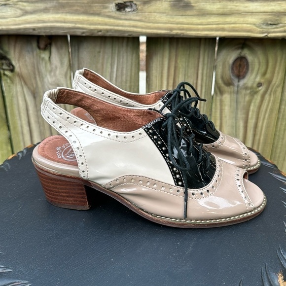 Jeffrey Campbell Berni 2 Color Block Patent Oxford Style Sandals Size 6.5 - Picture 1 of 6